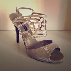 Nude/Gold Heels (around 3.5 inch)